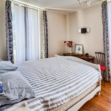 Jolie Maison Avec Piscine *